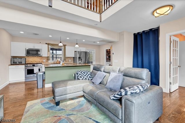 376 Riverside Ave, Rutherford Boro, NJ 07070