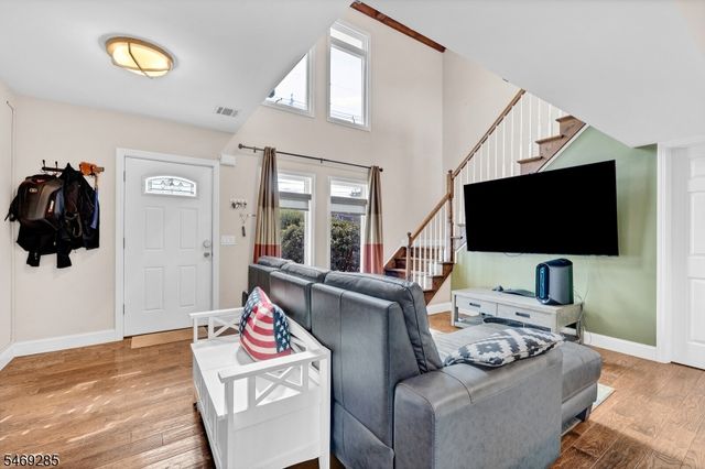 376 Riverside Ave, Rutherford Boro, NJ 07070