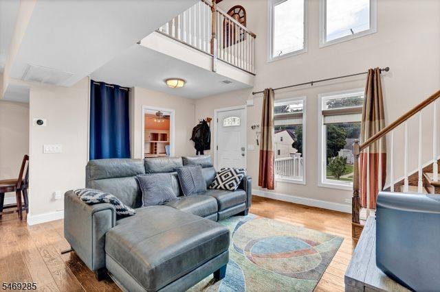 376 Riverside Ave, Rutherford Boro, NJ 07070