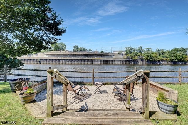 376 Riverside Ave, Rutherford Boro, NJ 07070