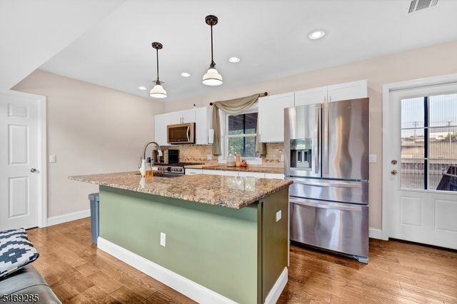 376 Riverside Ave, Rutherford Boro, NJ 07070