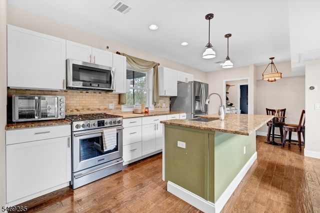 376 Riverside Ave, Rutherford Boro, NJ 07070