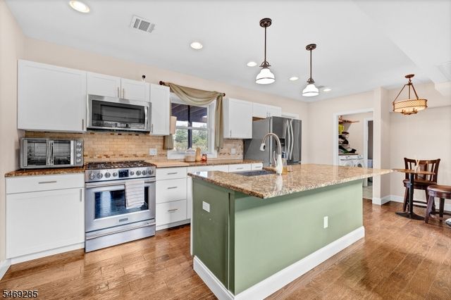 376 Riverside Ave, Rutherford Boro, NJ 07070