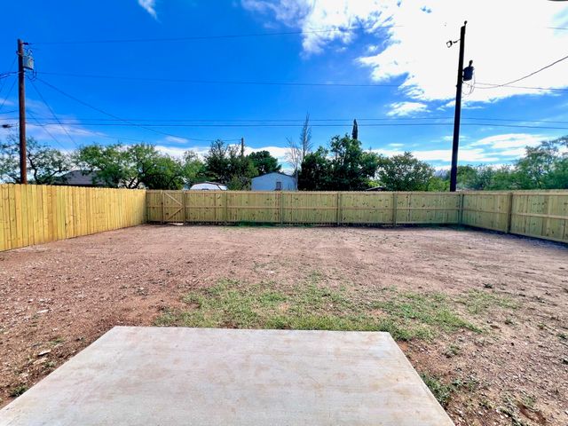 313 E E 25th Street, San Angelo, TX 76903