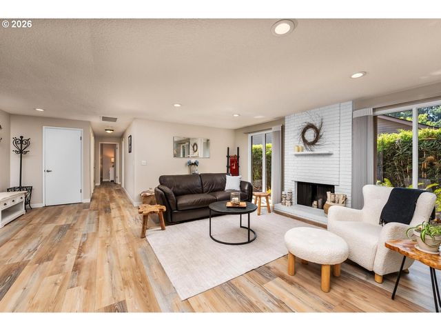 7095 Sw TIERRA DEL MAR Dr, Beaverton, OR 97007