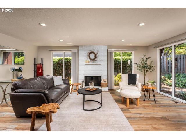 7095 Sw TIERRA DEL MAR Dr, Beaverton, OR 97007
