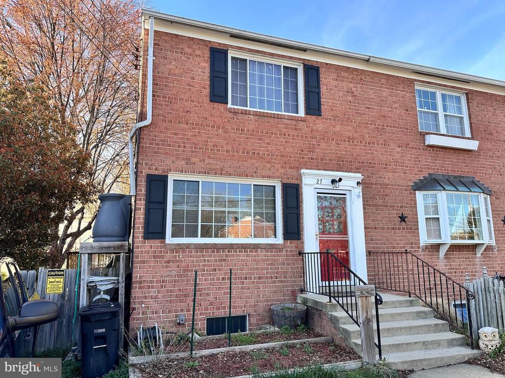 27 GARDEN DR, Alexandria, VA 22304