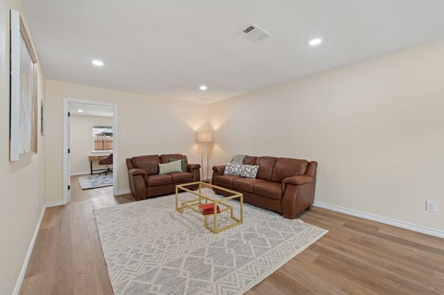 101 Myers Avenue, Cleburne, TX 76033