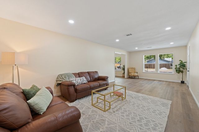 101 Myers Avenue, Cleburne, TX 76033