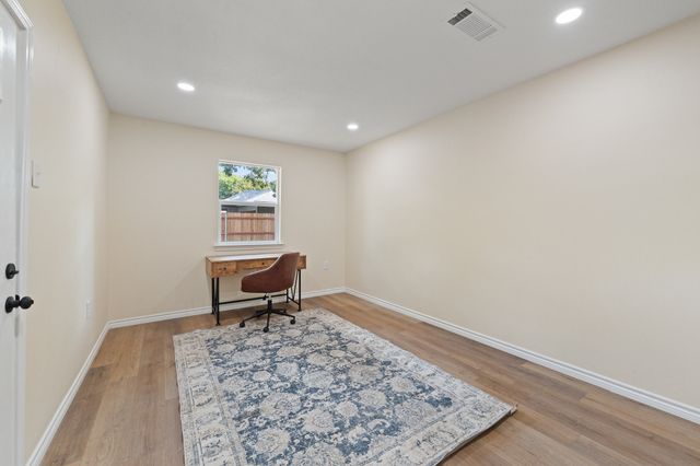 101 Myers Avenue, Cleburne, TX 76033