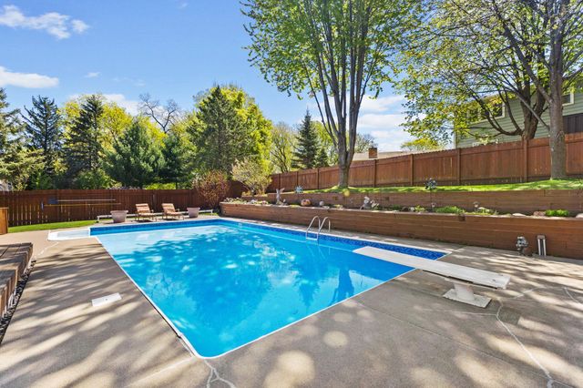2897 Torchwood Drive, New Brighton, MN 55112