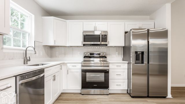 18061 Sanibel Circle, Westfield, IN 46062