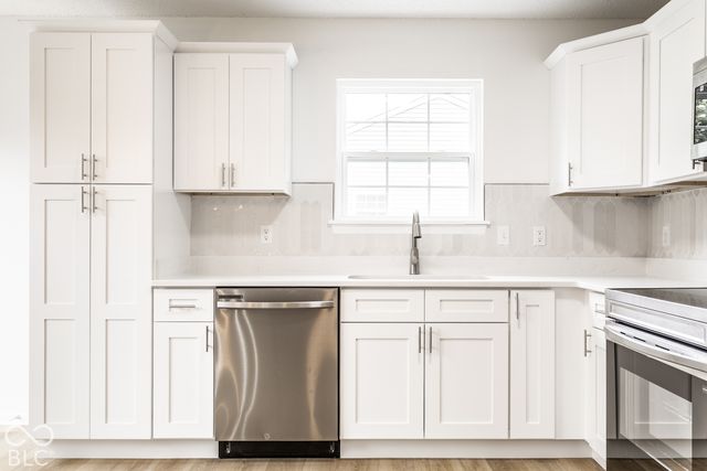 18061 Sanibel Circle, Westfield, IN 46062