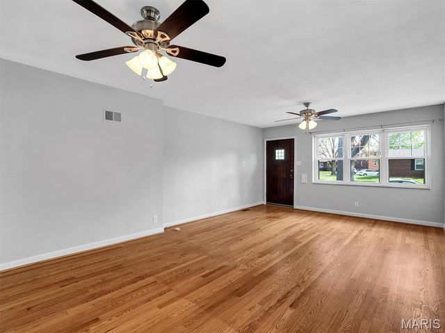 6258 Sunshine Drive, St Louis, MO 63109