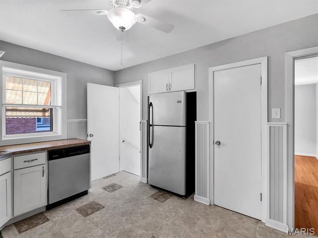 6258 Sunshine Drive, St Louis, MO 63109