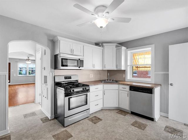 6258 Sunshine Drive, St Louis, MO 63109