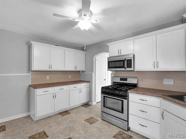 6258 Sunshine Drive, St Louis, MO 63109