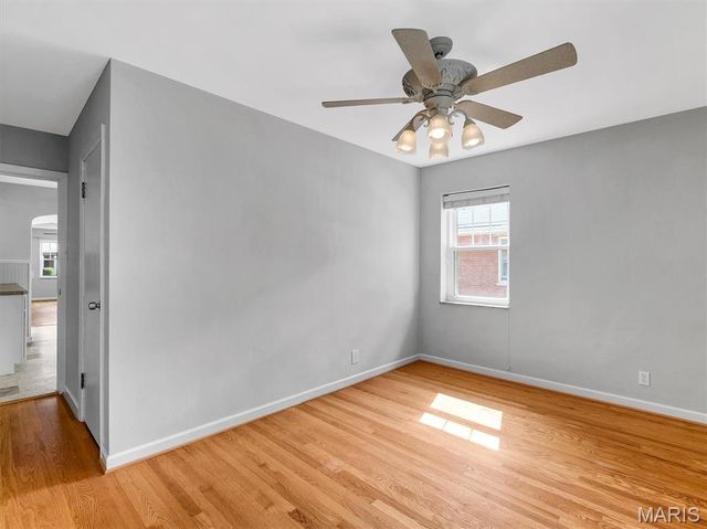 6258 Sunshine Drive, St Louis, MO 63109
