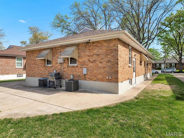 6258 Sunshine Drive, St Louis, MO 63109