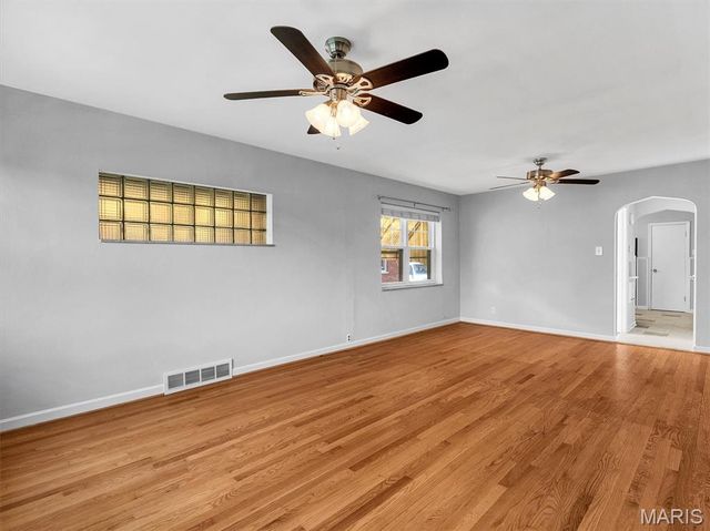 6258 Sunshine Drive, St Louis, MO 63109