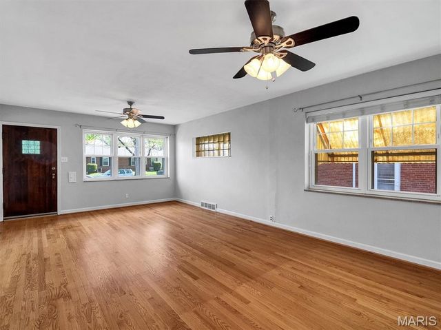 6258 Sunshine Drive, St Louis, MO 63109