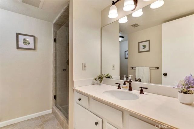 1008 W Riverside Drive 34, Burbank, CA 91506