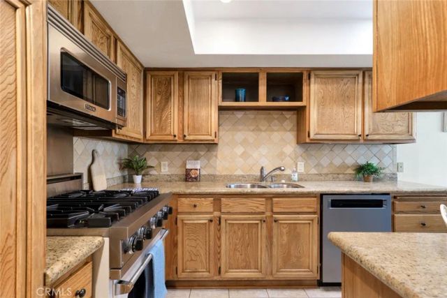 1008 W Riverside Drive 34, Burbank, CA 91506