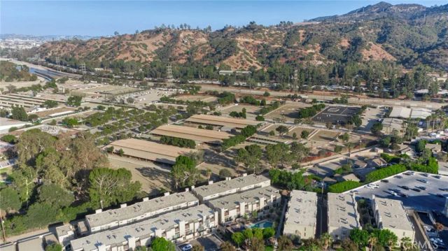 1008 W Riverside Drive 34, Burbank, CA 91506
