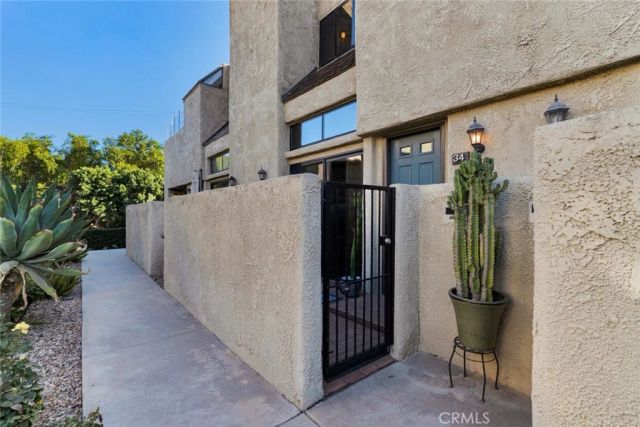 1008 W Riverside Drive 34, Burbank, CA 91506