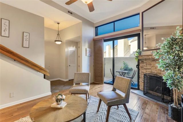 1008 W Riverside Drive 34, Burbank, CA 91506
