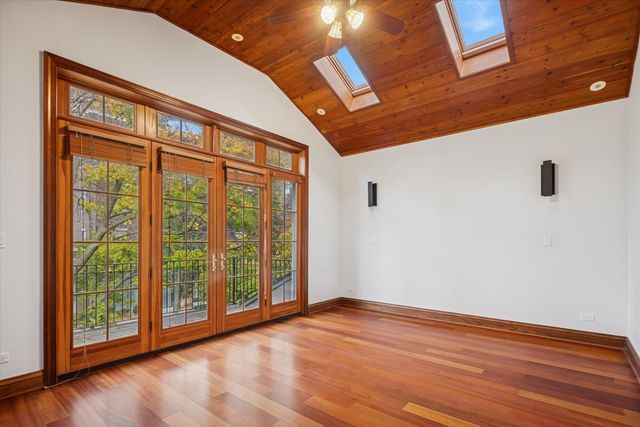 1745 W Cornelia Avenue, Chicago, IL 60657