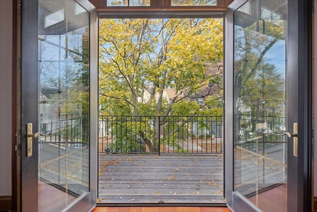 1745 W Cornelia Avenue, Chicago, IL 60657