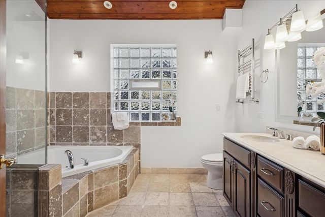 1745 W Cornelia Avenue, Chicago, IL 60657