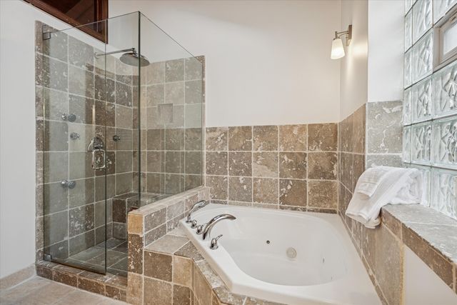 1745 W Cornelia Avenue, Chicago, IL 60657