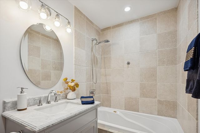 1745 W Cornelia Avenue, Chicago, IL 60657