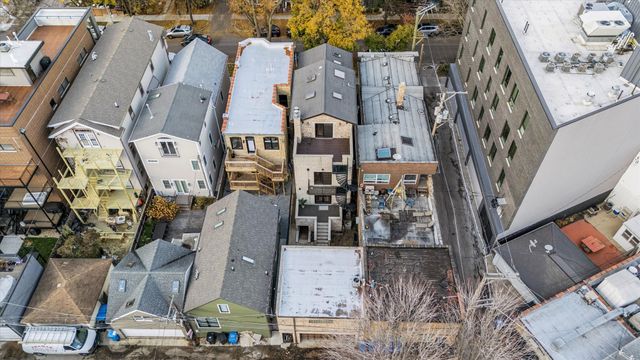 1745 W Cornelia Avenue, Chicago, IL 60657