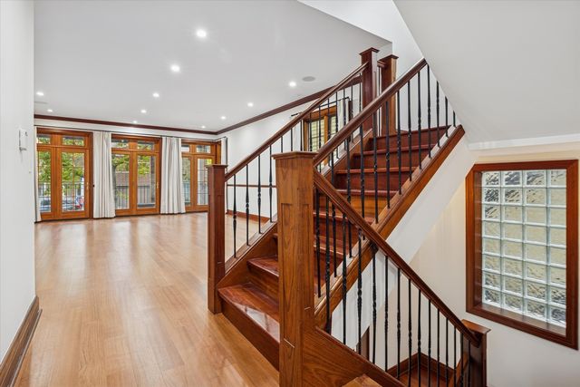 1745 W Cornelia Avenue, Chicago, IL 60657