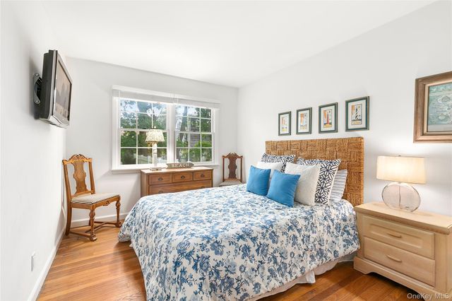 669 Hill Street, Southampton, NY 11968