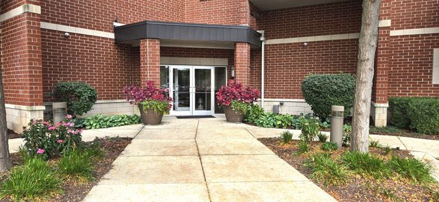 225 Main Street 201, Roselle, IL 60172