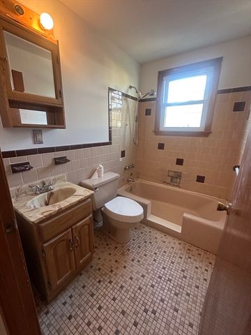 42 Pratt St, Brockton, MA 02302