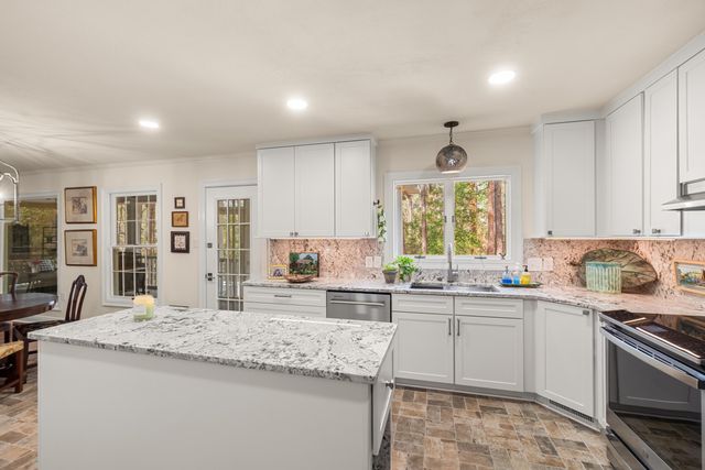 104 Redbud Ln., Hattiesburg, MS 39402