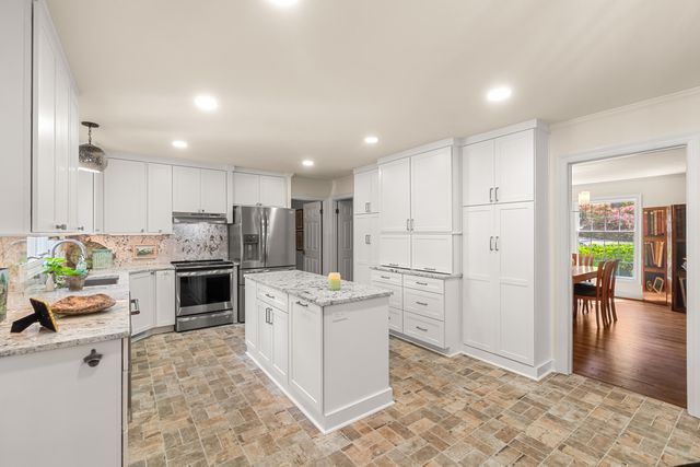 104 Redbud Ln., Hattiesburg, MS 39402