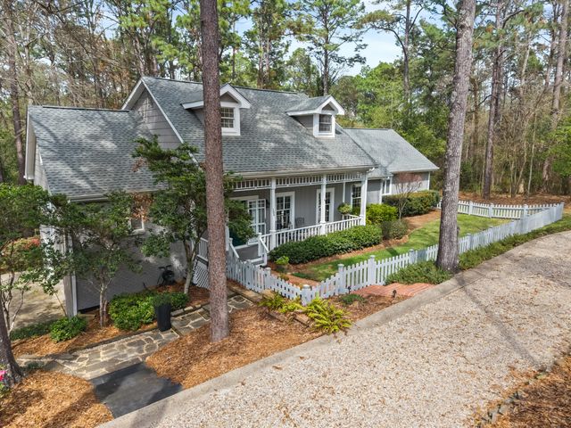 104 Redbud Ln., Hattiesburg, MS 39402