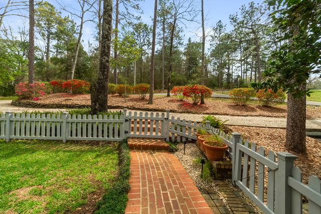 104 Redbud Ln., Hattiesburg, MS 39402