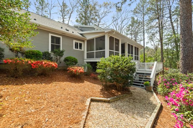 104 Redbud Ln., Hattiesburg, MS 39402