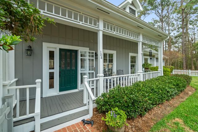104 Redbud Ln., Hattiesburg, MS 39402