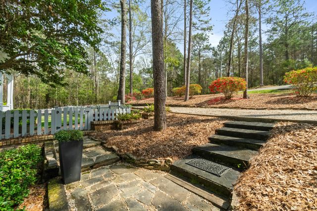 104 Redbud Ln., Hattiesburg, MS 39402