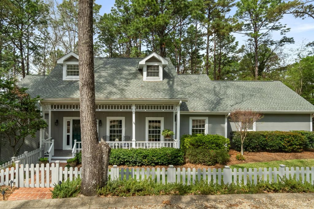 104 Redbud Ln., Hattiesburg, MS 39402