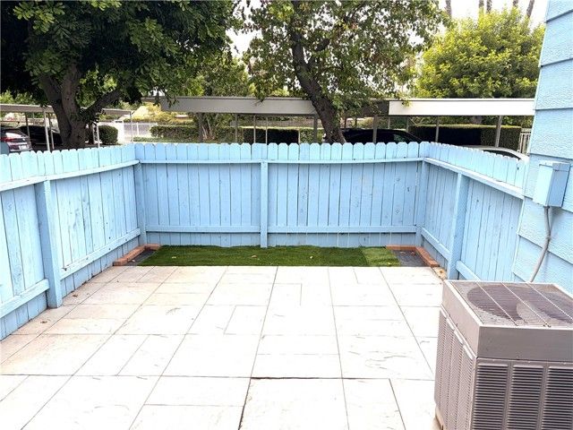 7025 Glade Avenue 19, Canoga Park (los Angeles), CA 91303