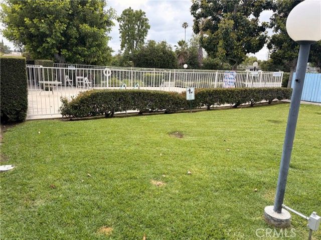 7025 Glade Avenue 19, Canoga Park (los Angeles), CA 91303